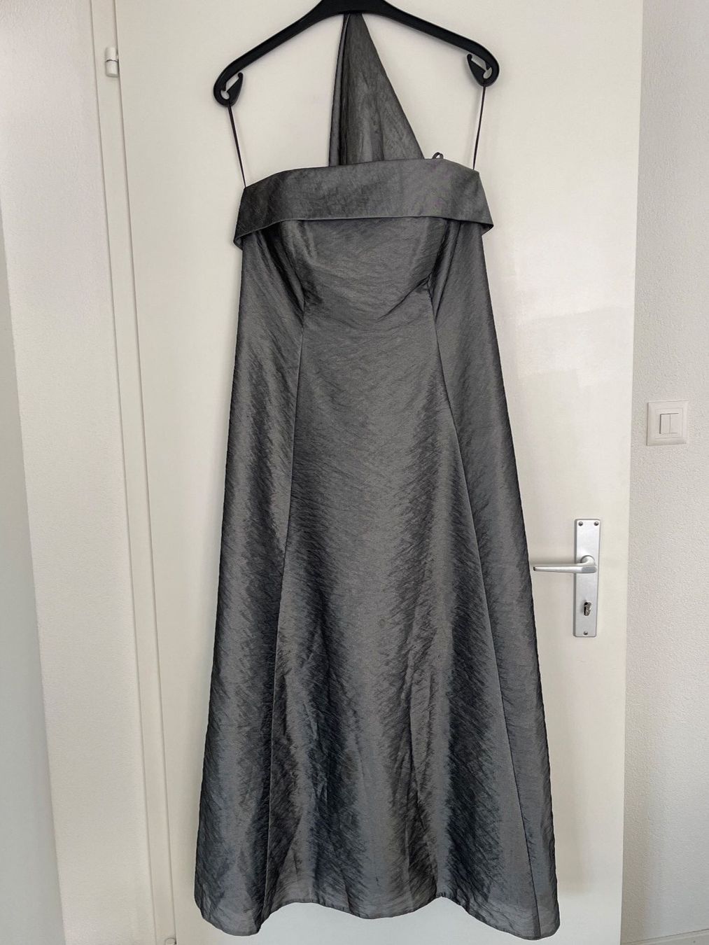 Vestiti: Abendkleid silbergrau – Usato da Oberuzwil venduto da Coolan