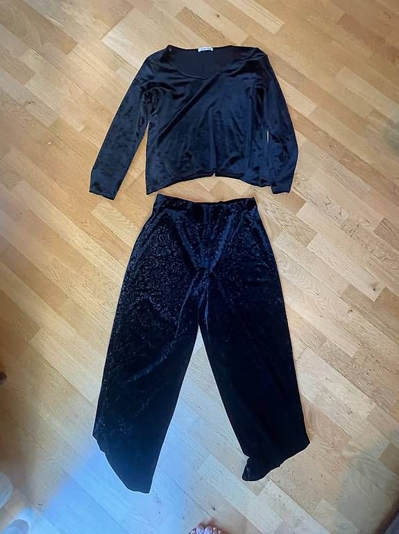 Kleiderpakete: Schwarzes Samt-Set  Hose & Oberteil – Gebraucht aus Zürich von nanniba