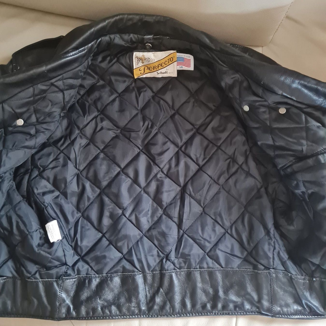 Jacken: Lederjacke in schwarz, Grösse M – Gebraucht aus Coeuve von Nelly2 4