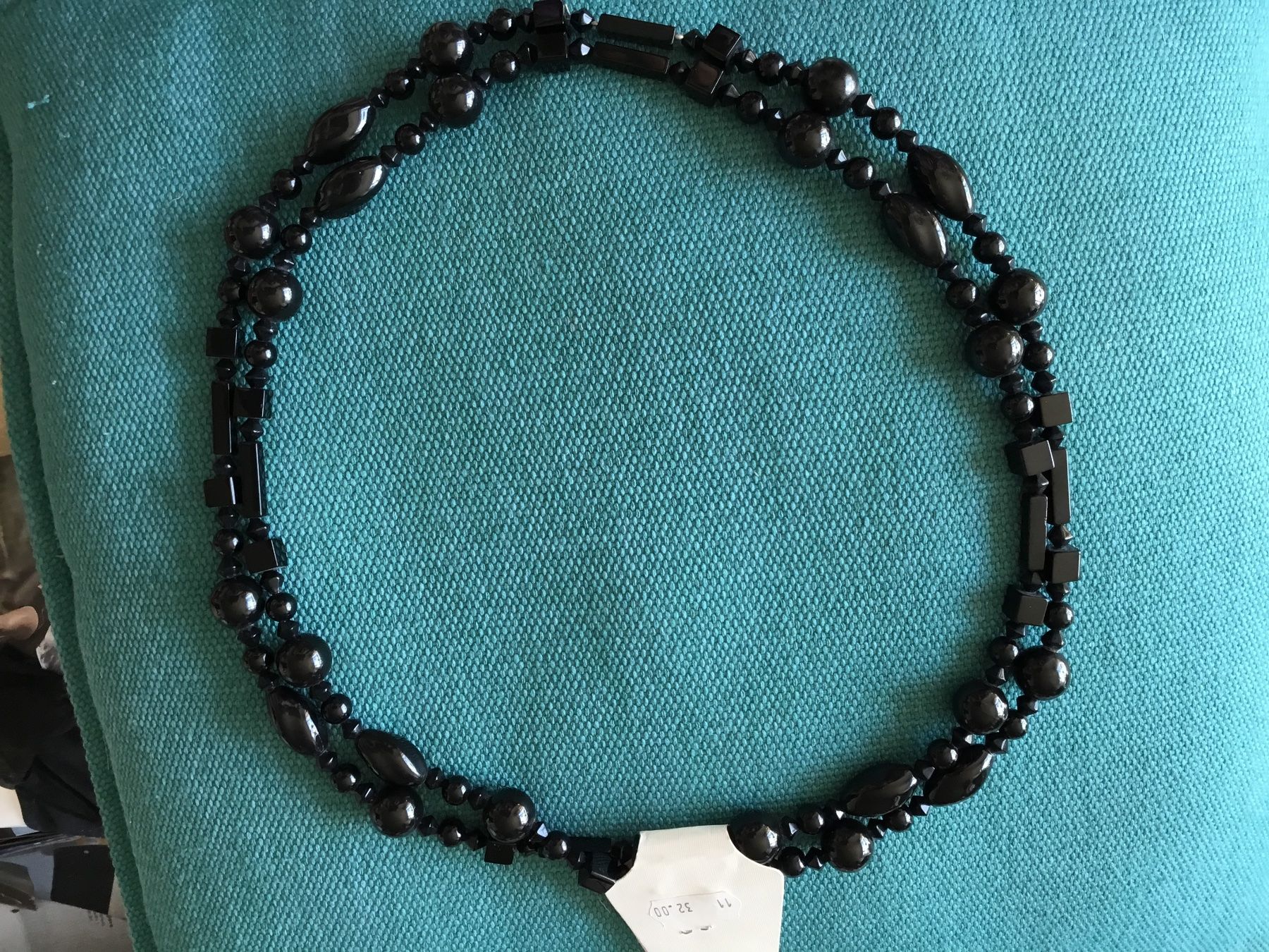 Catenine: Collier perles noires double rang ou long – Nuovo (secondo la descrizione) da Le Landeron venduto da nic_8hd5
