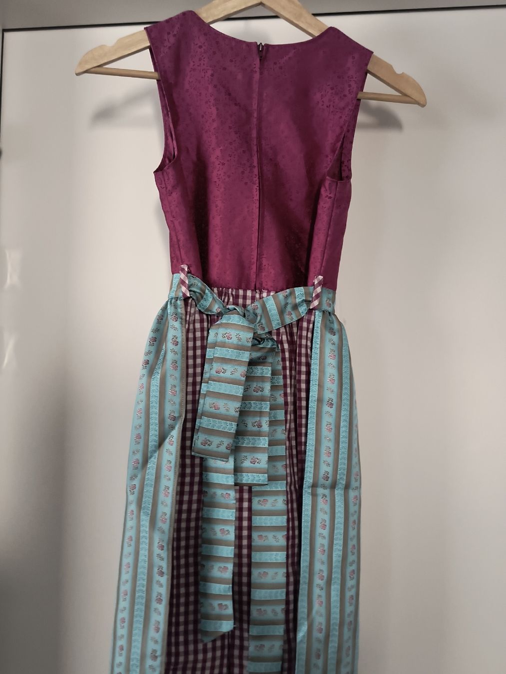 Kleider & Röcke: Dirndl Gr. 134, Isar-Trachten, Top Zustand – Gebraucht aus Oberweningen von Bumblebee2 1