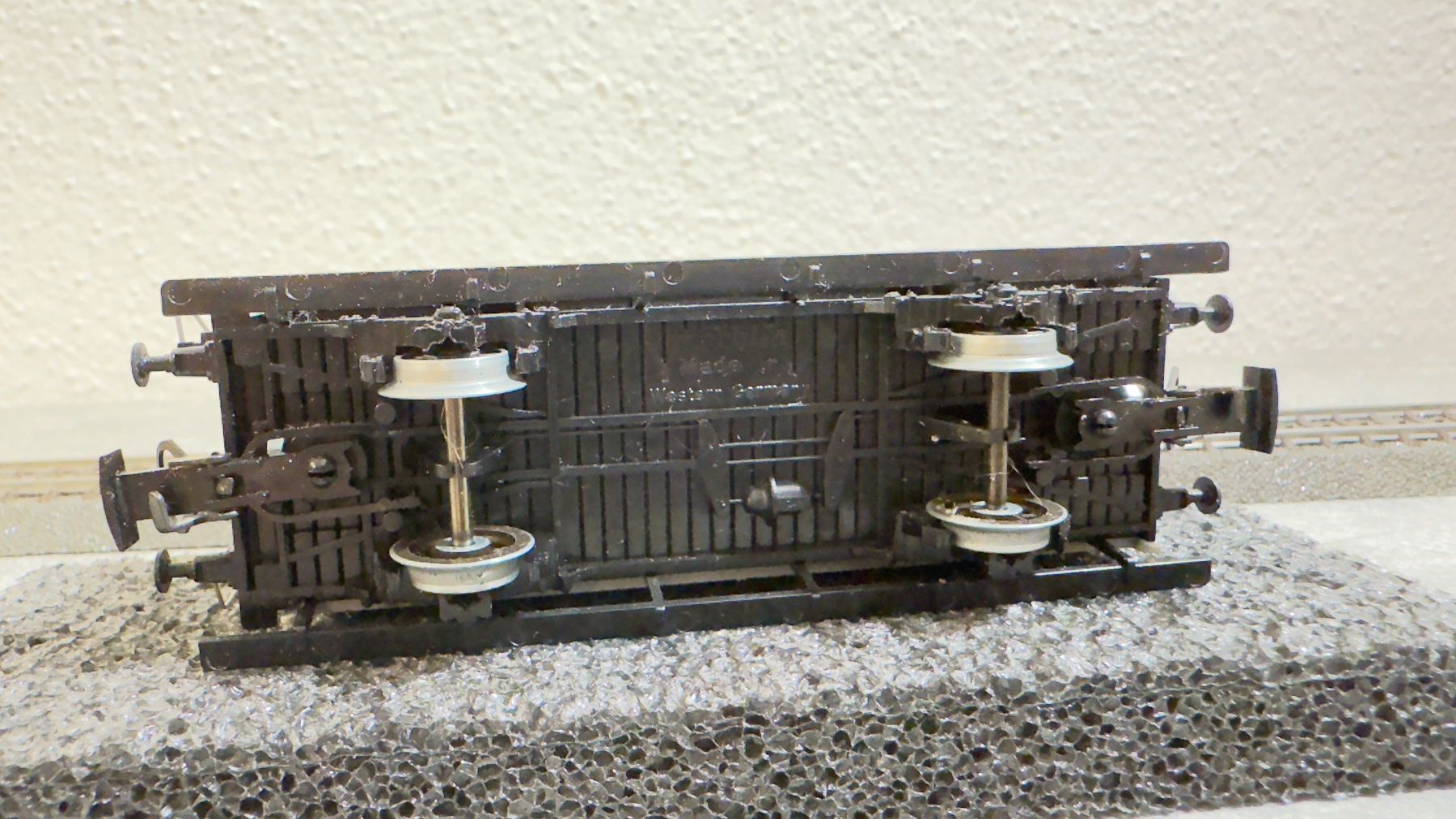 Märklin Modellini di ferrovie: Märklin Güterwagen mit AEG Werbung H0 / AC – Usato da Windlach venduto da Kelebra 7