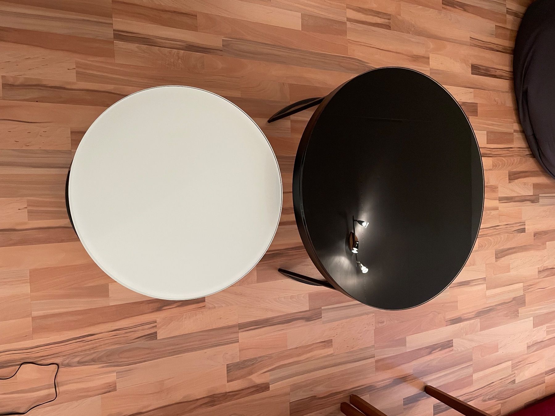 Set de table et chaises: Salontisch 2er Set mit Glasplatten – D'occasion à Kaltbrunn par Xirallic 2