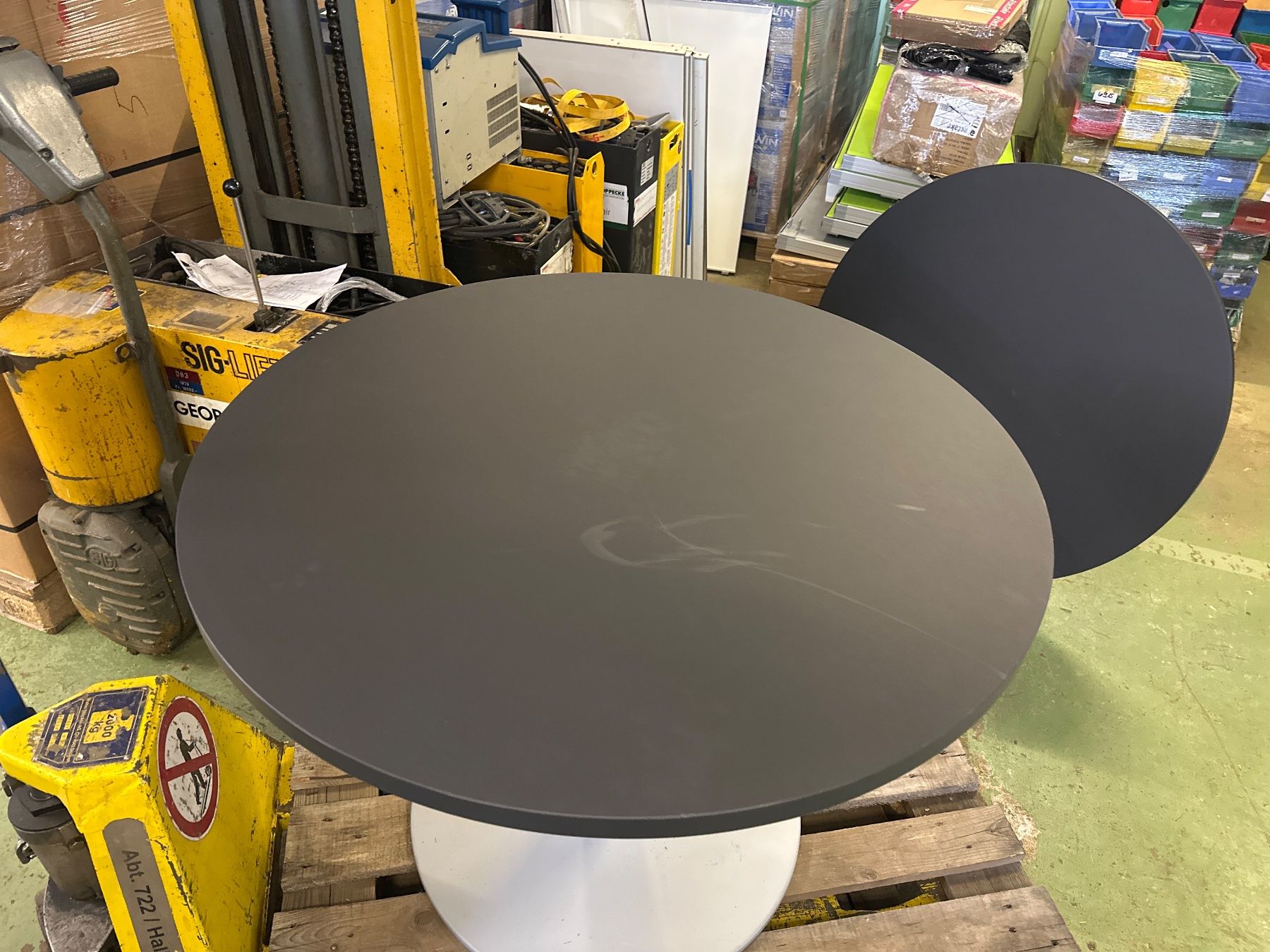 Tische: Robuster runder Tisch, Sitzungstisch in anthrazit 100cm – Gebraucht aus Necker von liq24 1