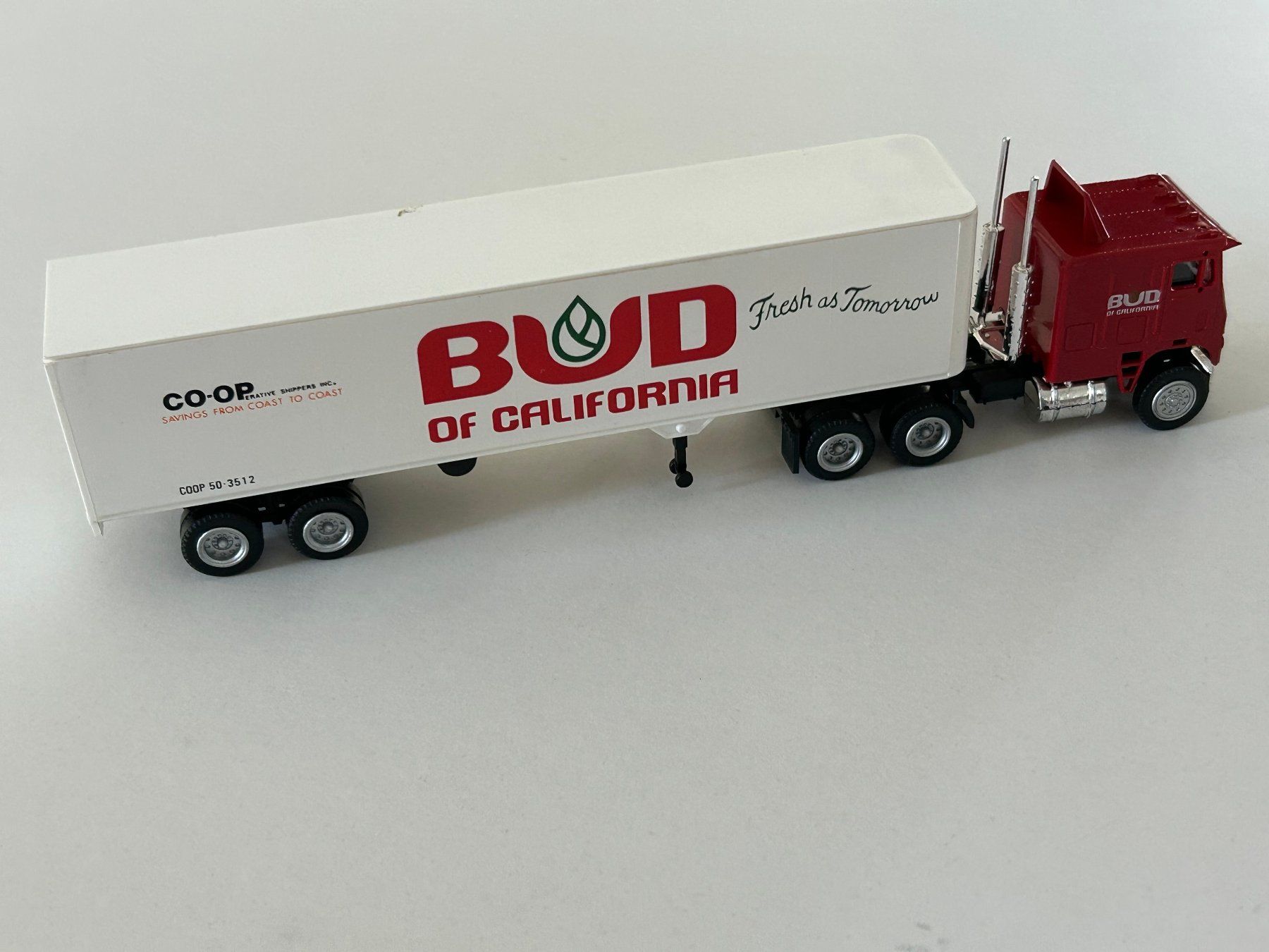 Freightliner Modellini d'auto: U.S.FREIGHTLINER -TRUCK/SEMI COMBINATION 1/87  "BUD " – Nuovo (secondo la descrizione) da Hugelshofen venduto da fulton7 1