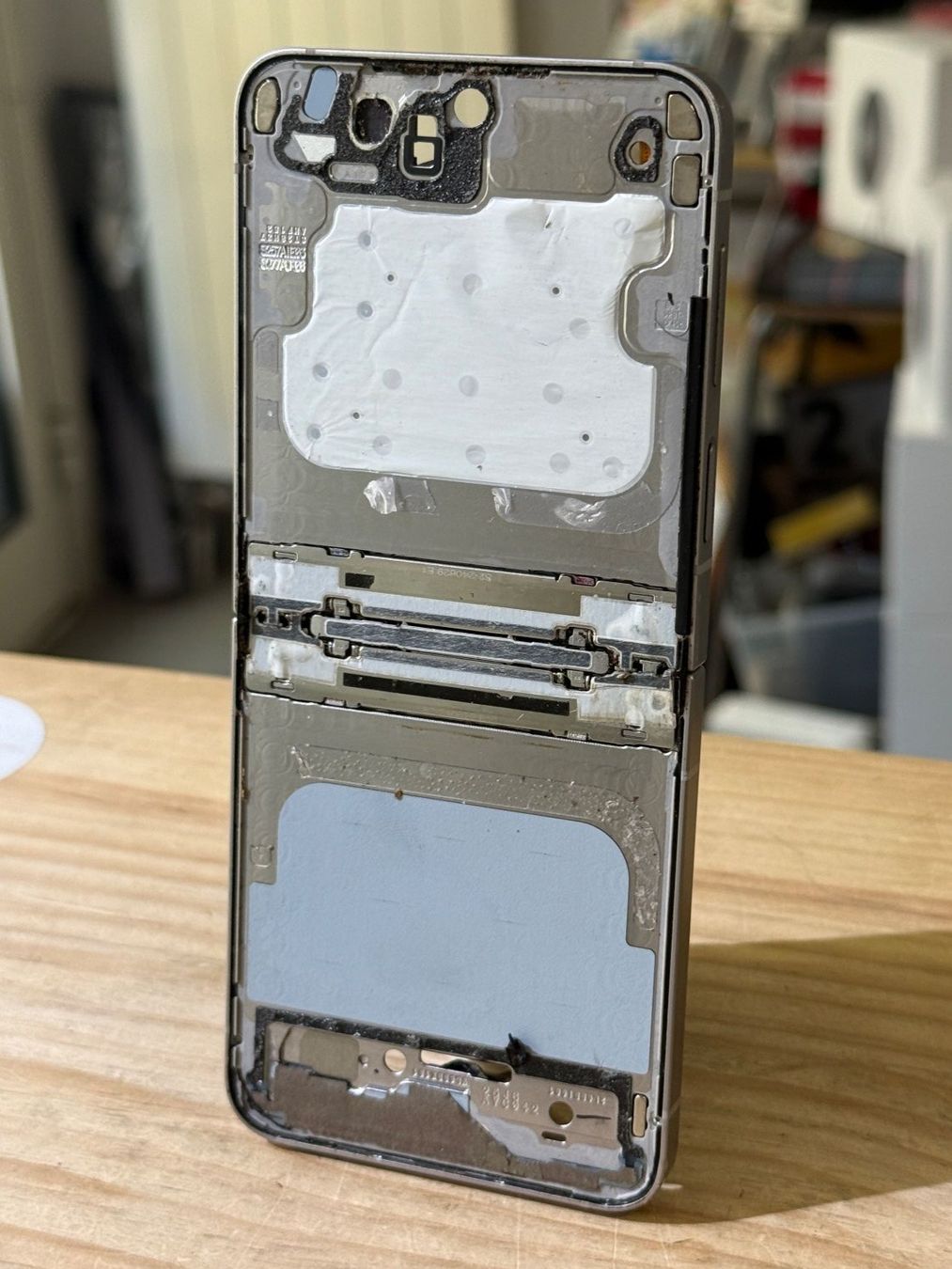 Samsung Telefoni cellulari / Smartphones: Châssis vide Galaxy Z flip 6 Titane – Usato da Morges venduto da DA-repa 2