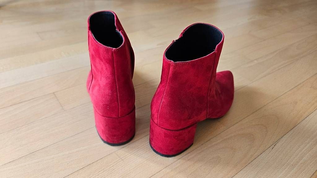 Scarpe da donna: Elegante Wildlederstiefeletten rot – Usato da Basel venduto da IWillro 1