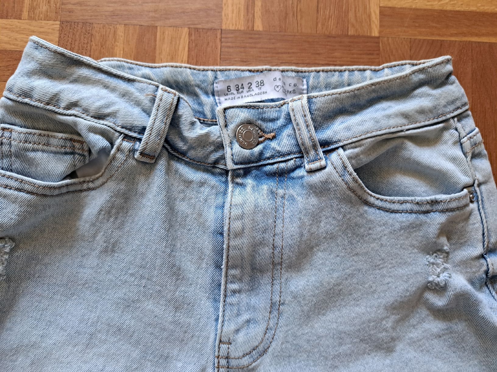 Hosen: 2 kurze Jeansshorts Damen Grösse 34  – Gebraucht aus Muttenz von DesiW88 1