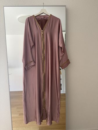 Abaya Grösse 56 Rosa mit Zierband Reissverschluss Made in UA