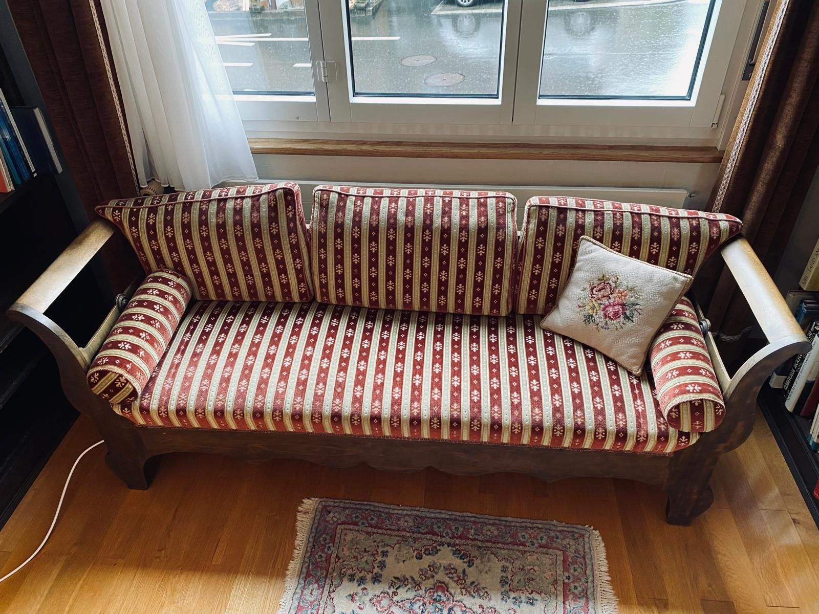 Divani: Biedermeier Sofa Kanapee mit klassischem Stoffbezug – Usato da Udligenswil venduto da Rapsak