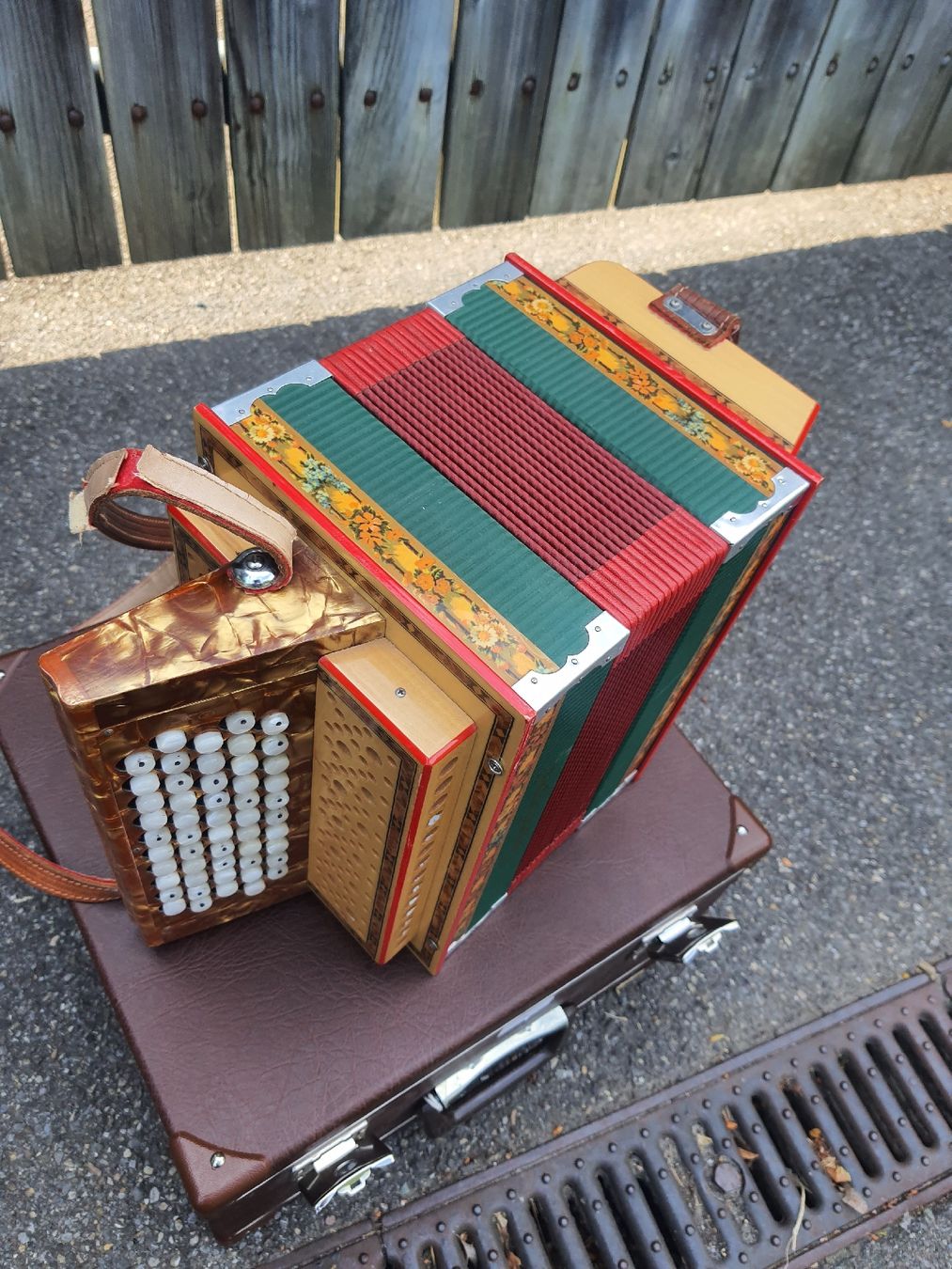 Strumenti musicali: zugerorgeli chromatique B griff  – Usato da Pont-de-la-Morge venduto da Mirabelle0 6