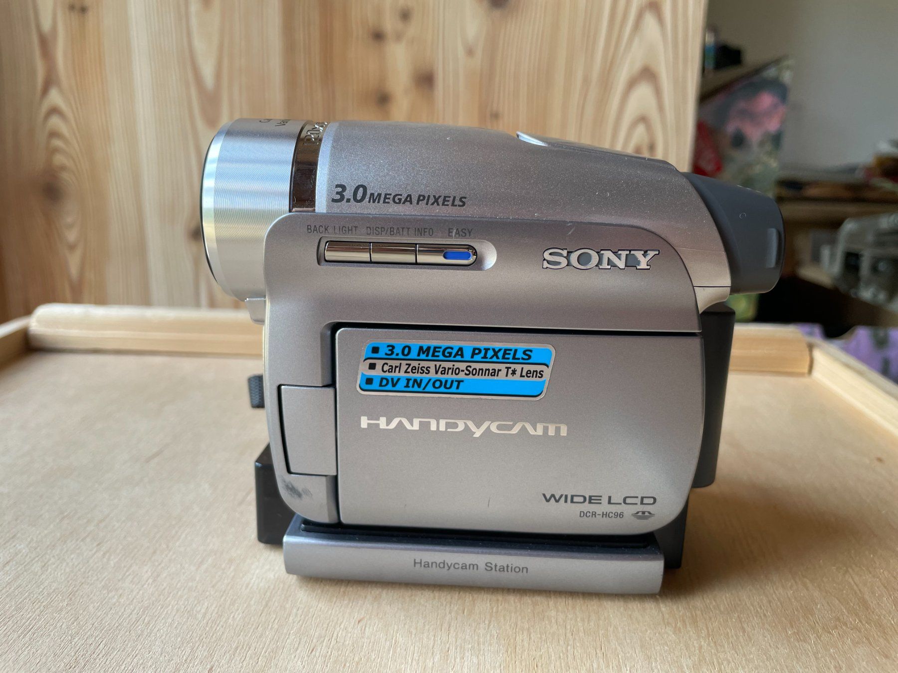 Sony Camcorder: Sony DCR-HC96 cassette – Gebraucht aus Montagny-les-Monts von Kid_bmoo