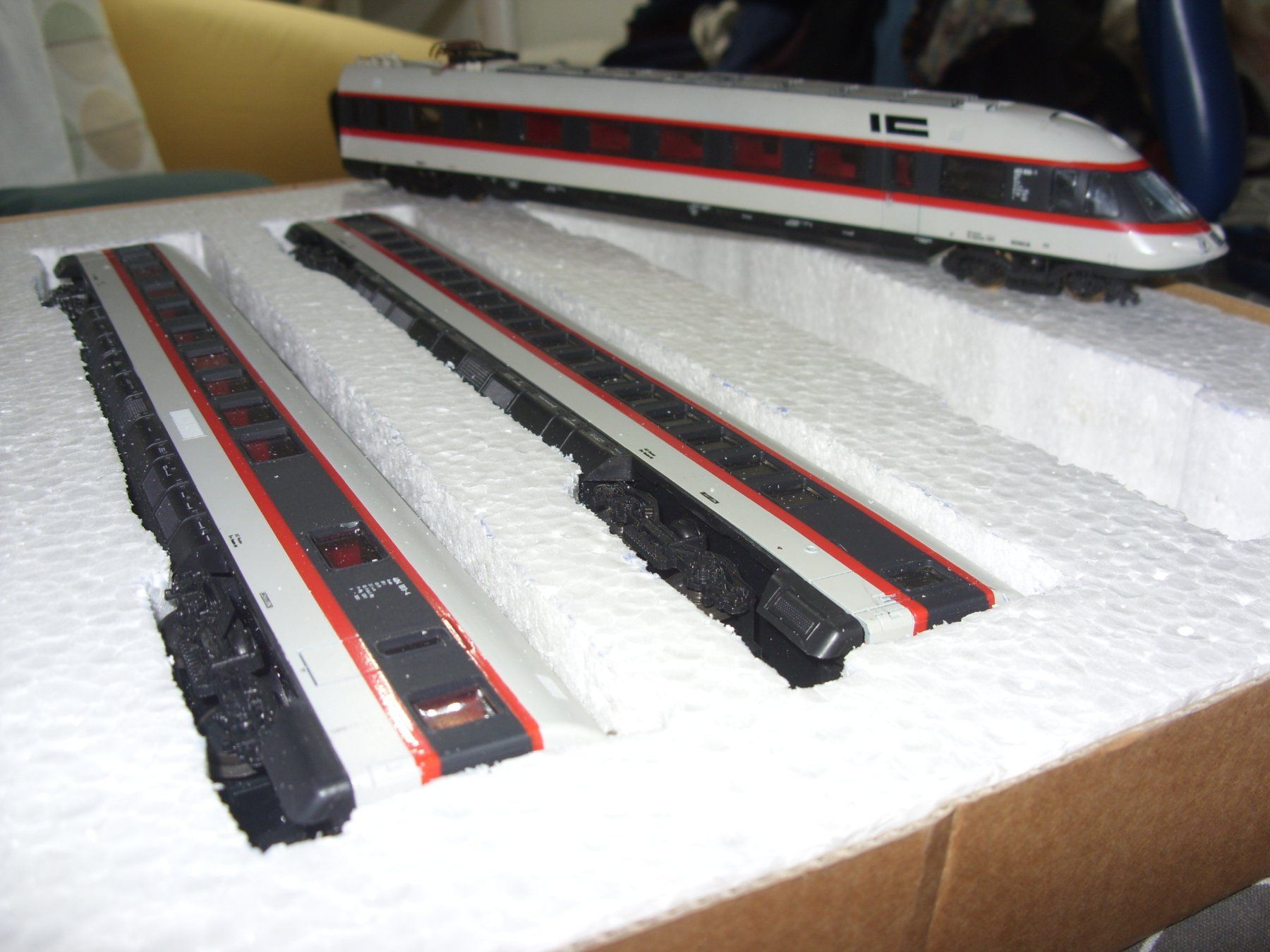 Lima Modellini di ferrovie: Lima H0  BR403 Donald Duck GS analog – Usato da Untersiggenthal venduto da Gumel50 1