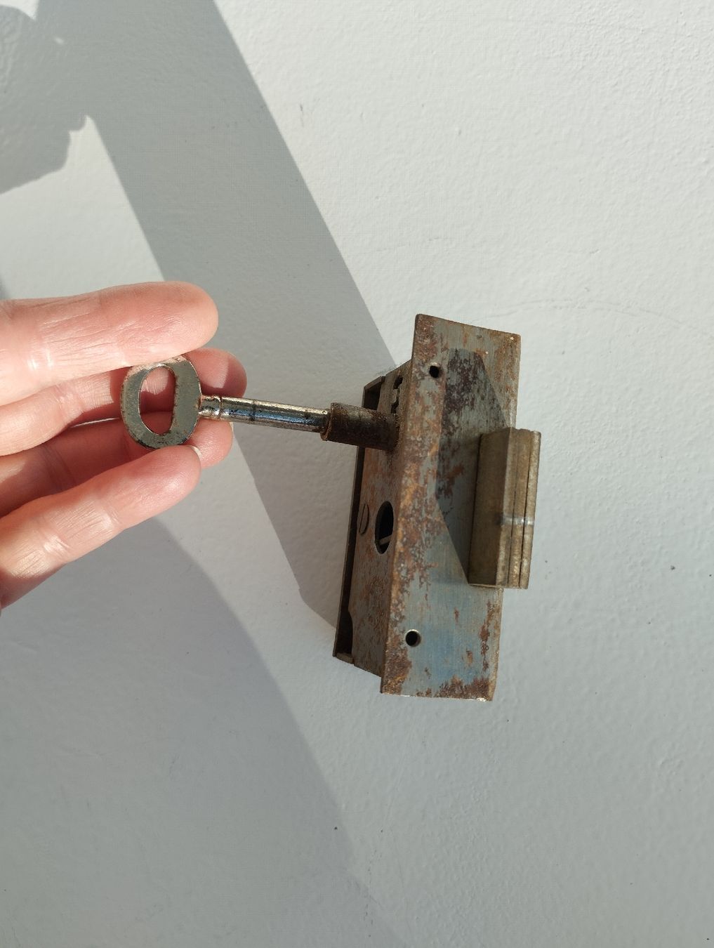 Lucchetti: Antikes Schloss mit Schluessel, antik – Usato da Ostermundigen venduto da Dinge1