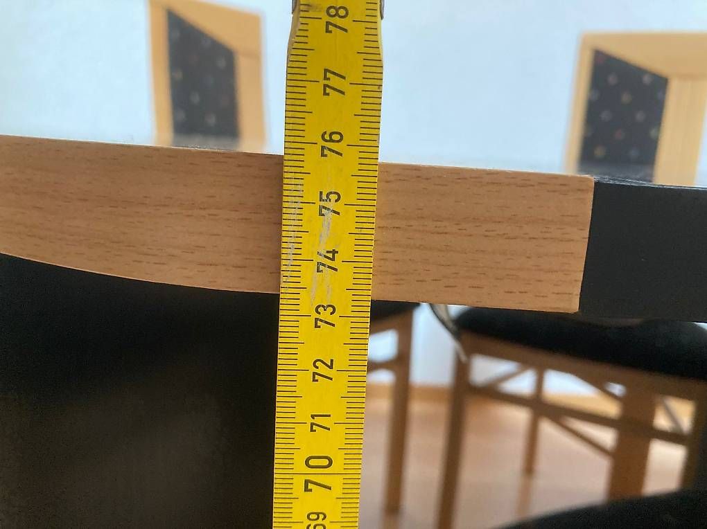 Tavoli: Holztisch mit 6 Stühlen – Usato da Savognin venduto da IsabelF03 3