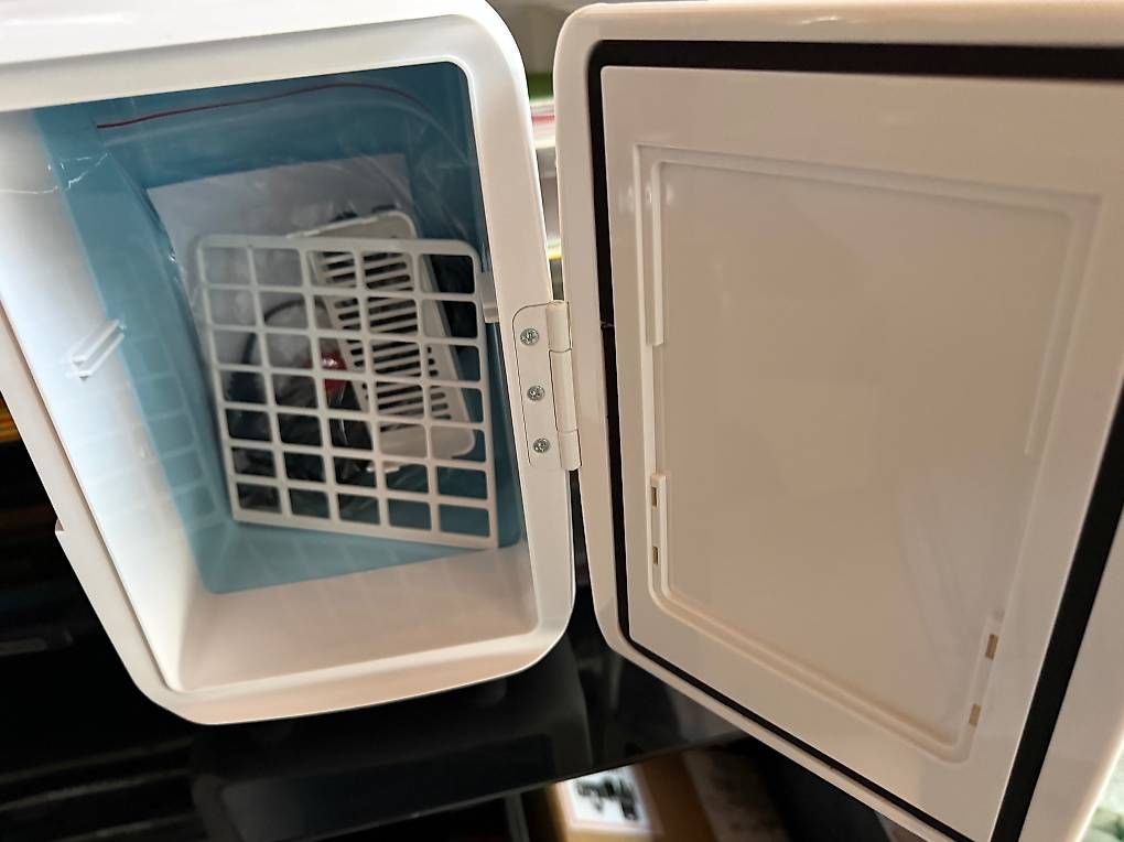 Kühlschrank: MINI KÜHLSCHRANK 4 LITER – Gebraucht aus Biel/Bienne von retomario02 1