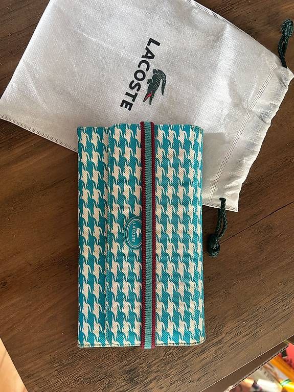 Lacoste Portamonete: Lacoste Portemonnaie – Usato da Bern venduto da michellemias 1