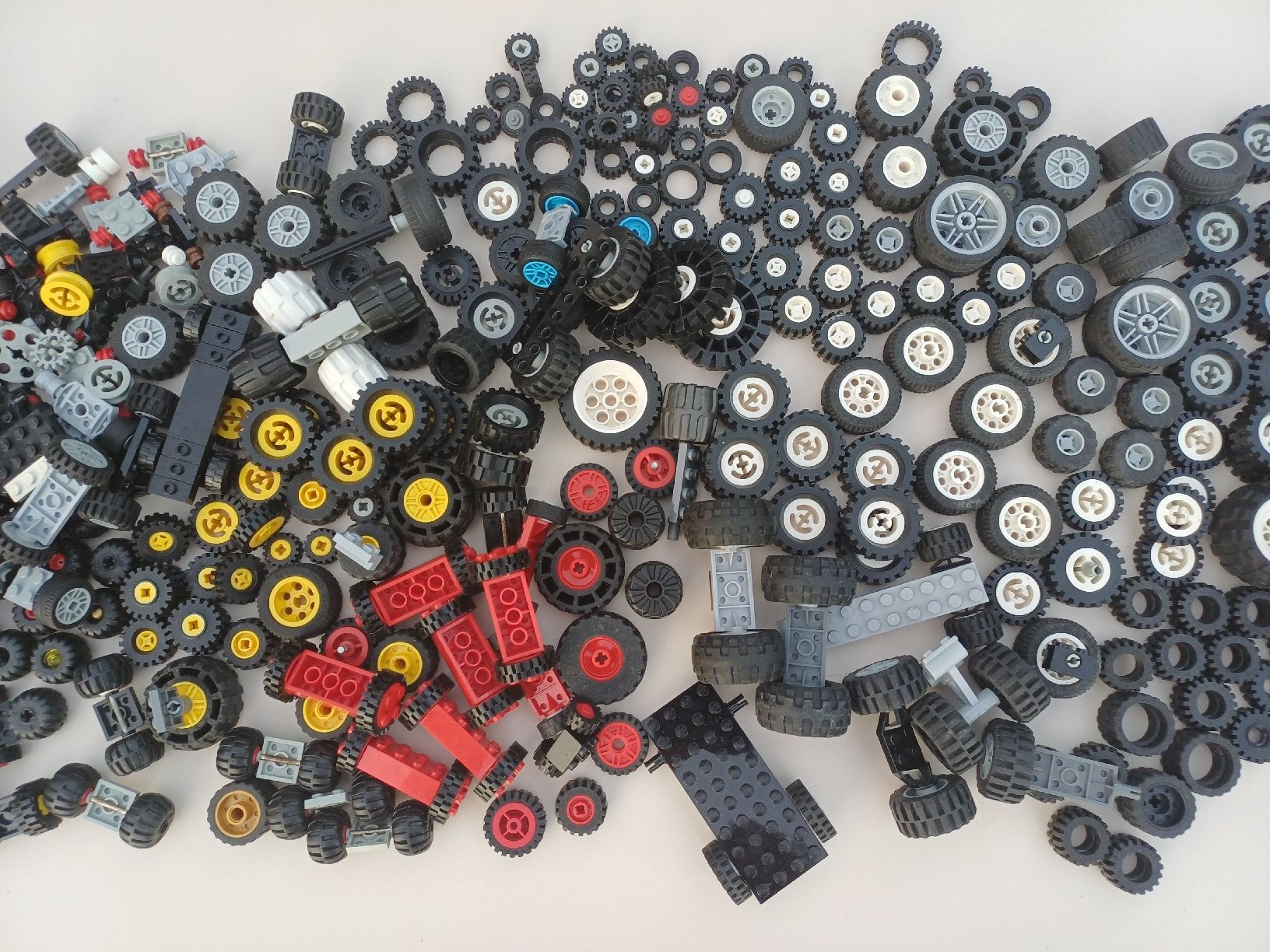 Lego Kit di costruzioni: LEGO 1kg800 de roues en vrac – Usato da Begnins venduto da Drastic-Sound 2