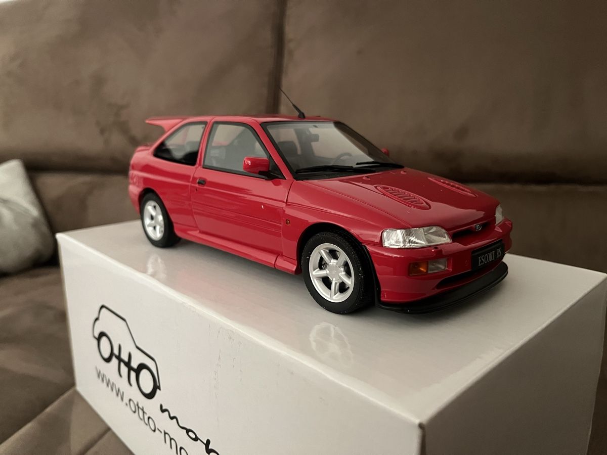 Otto Models Modellini d'auto: Ford Escort RS Cosworth 1/18 – Nuovo e nell'imballaggio originale da Saxon venduto da Kwik25