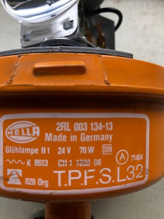 Lampade: Hella drehlicht – Usato da Thalheim venduto da Stagecraft