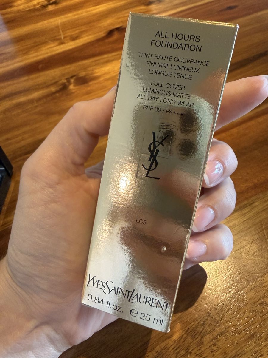 Make-up: YSL All Hours Foundation LC5  – Nuovo e nell'imballaggio originale da Luzern venduto da Itsclaire 2