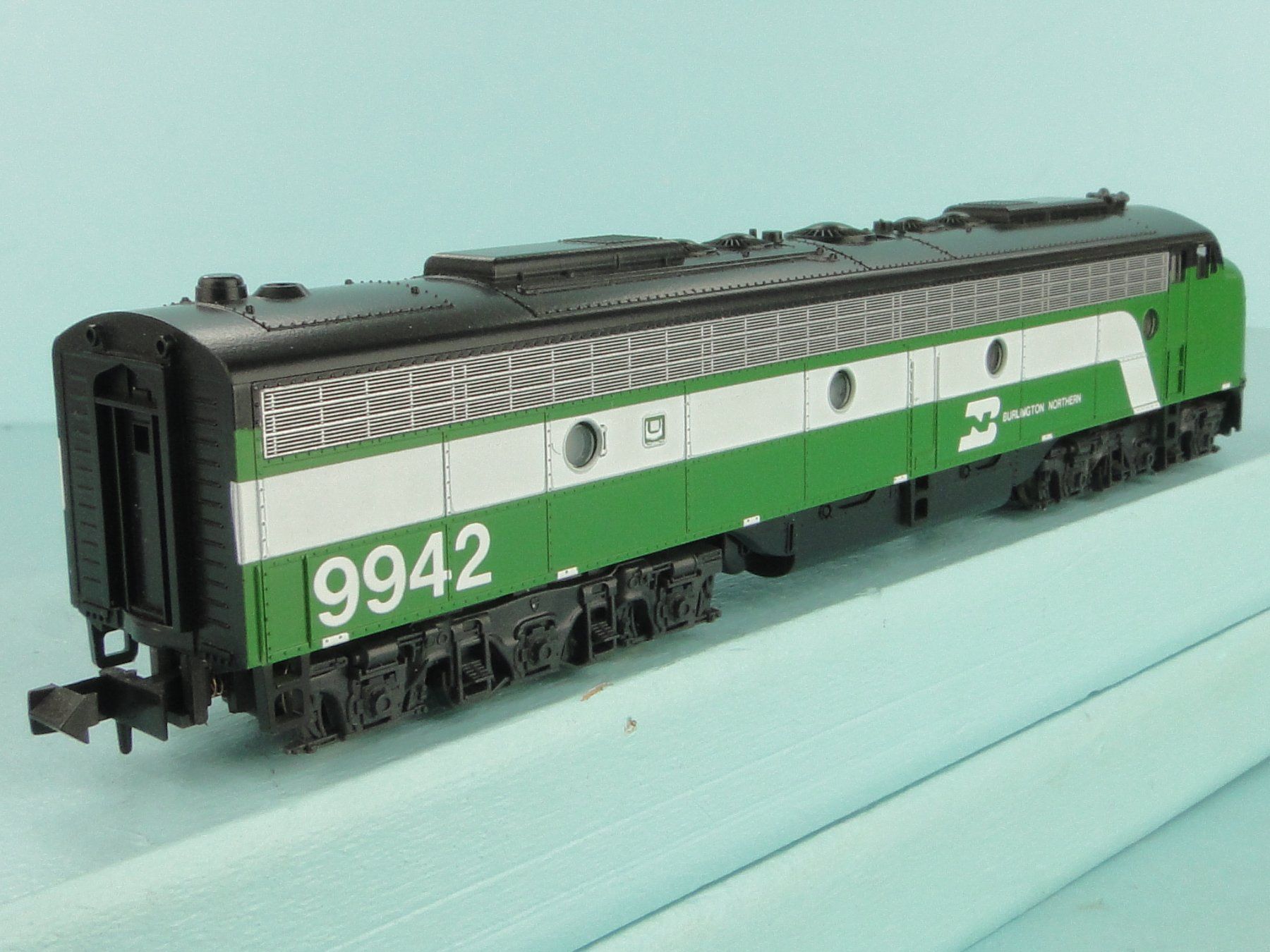 Kato Modelleisenbahnen: Kato Spur N 176-267 E 8/9 A Burlington – Gebraucht aus Bülach von cann11 7