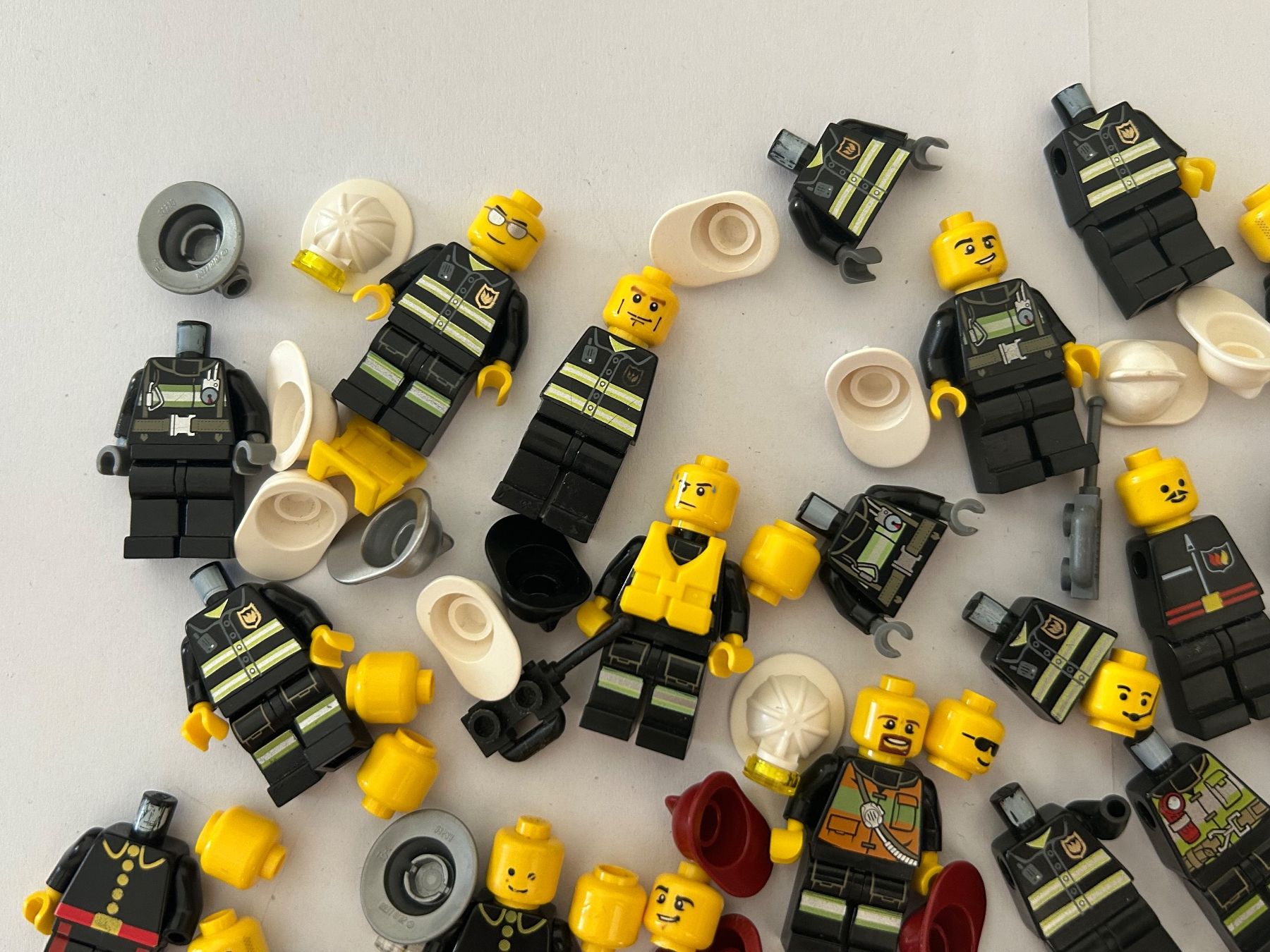 Lego Kit di costruzioni: Lego - lot de figurines City Pompier – Usato da Confignon venduto da kar_7slz 4