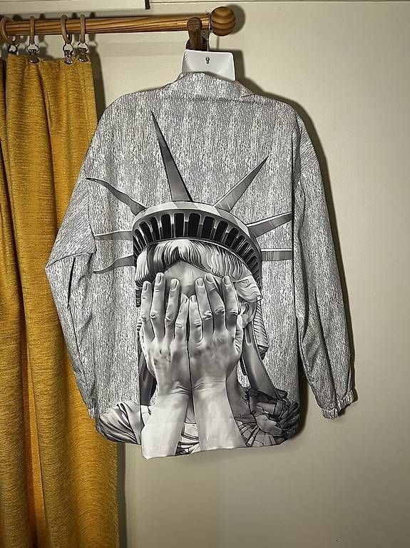 Sculture & Statue: Veste inspiration statue de la liberté  – Usato da Cheiry venduto da dam_pd2m 1