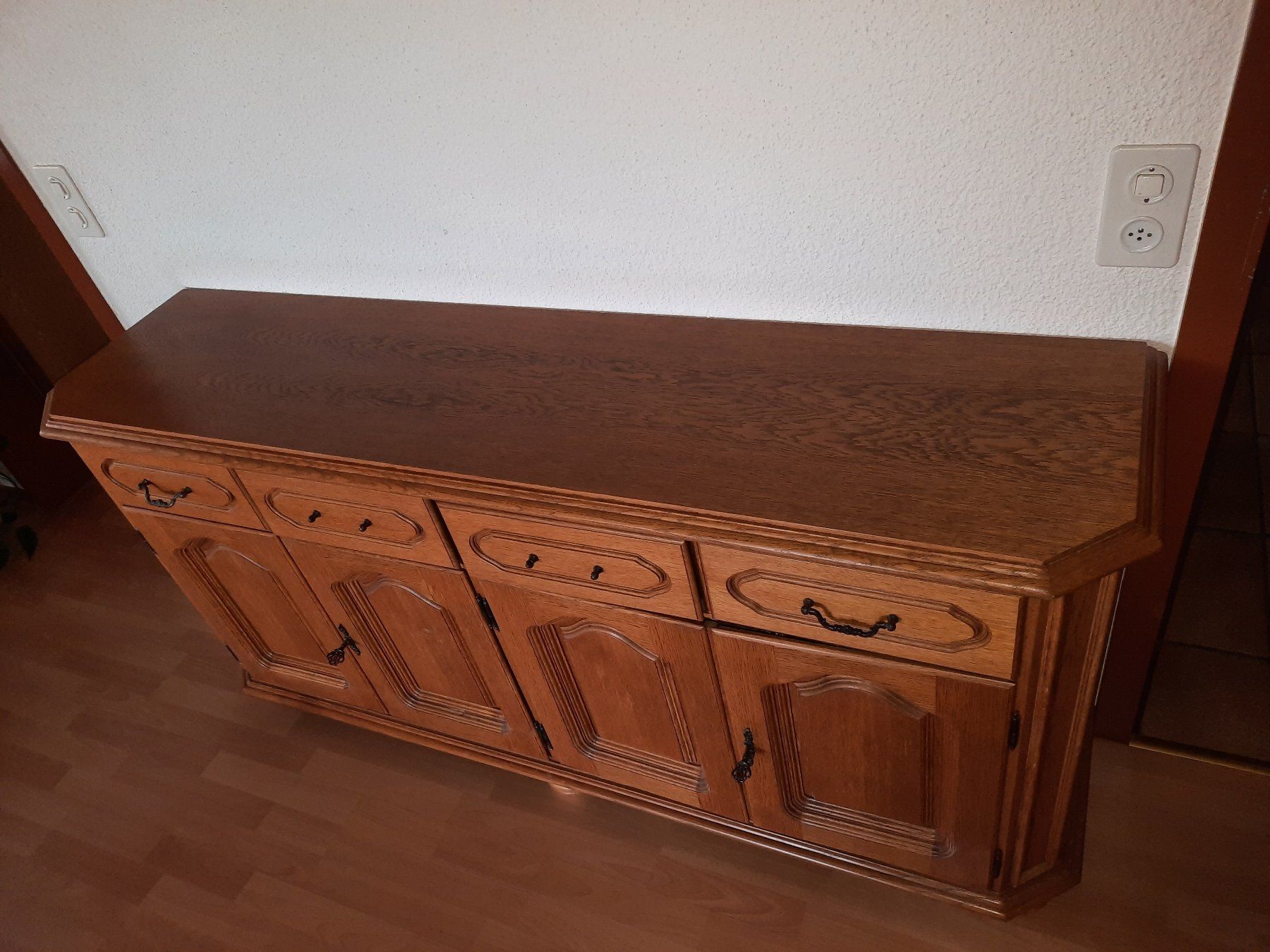 Cassettiere: Kommode Eiche Massiv 4 Türen 4 Schubladen – Difettoso da Kirchleerau venduto da pospets