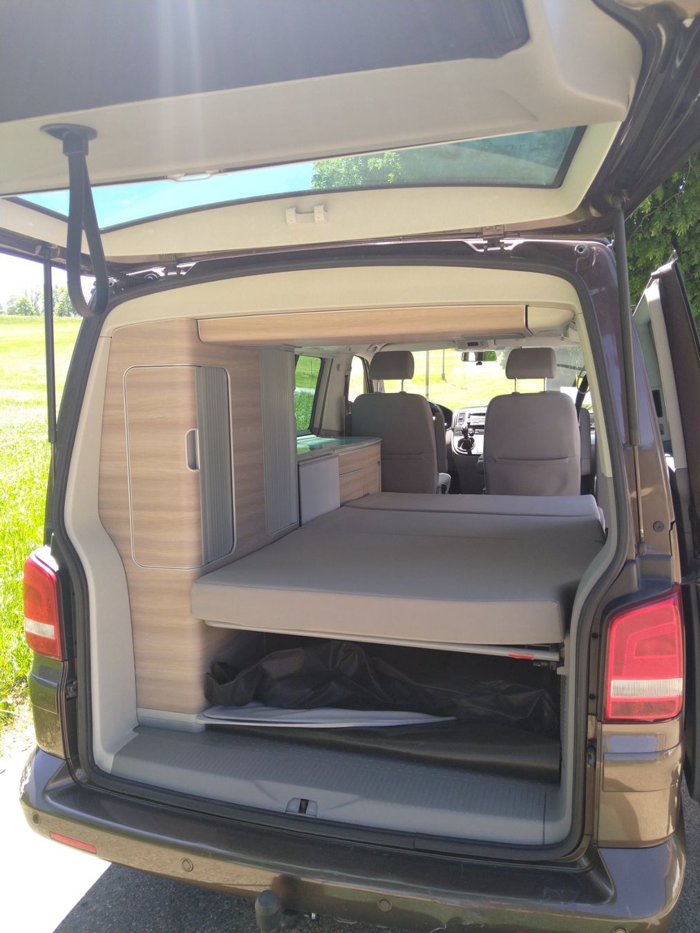 VW Veicoli da campeggio: VW T5 California TDI – Usato da La Chaux-de-Fonds venduto da BI_2300 5