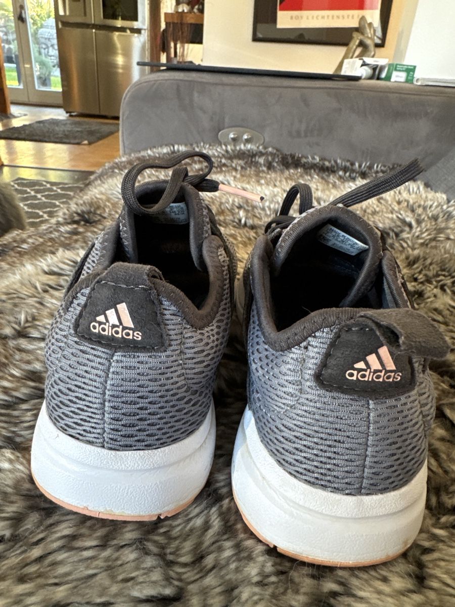 Adidas Damenschuhe: Adidas-Cloudfoam Schuhe (38,5) – Gebraucht aus Vezia von sidu03 1
