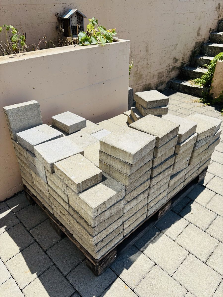 Rivestimenti per pavimenti: Pflastersteine, 130 Stück, 20x20x6cm – Usato da Ormalingen venduto da gacela