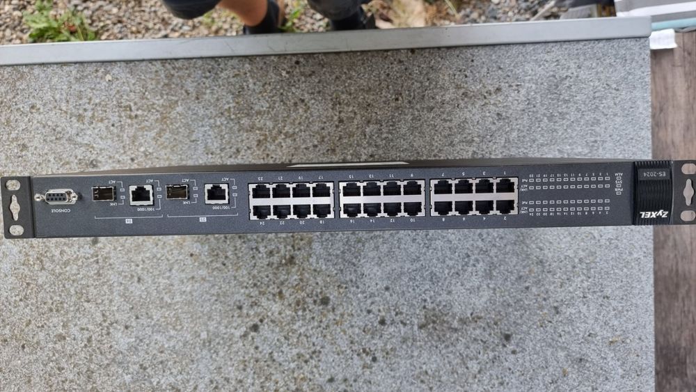 HUB / Switch Zyxcel ES-2024 | Kaufen auf Ricardo