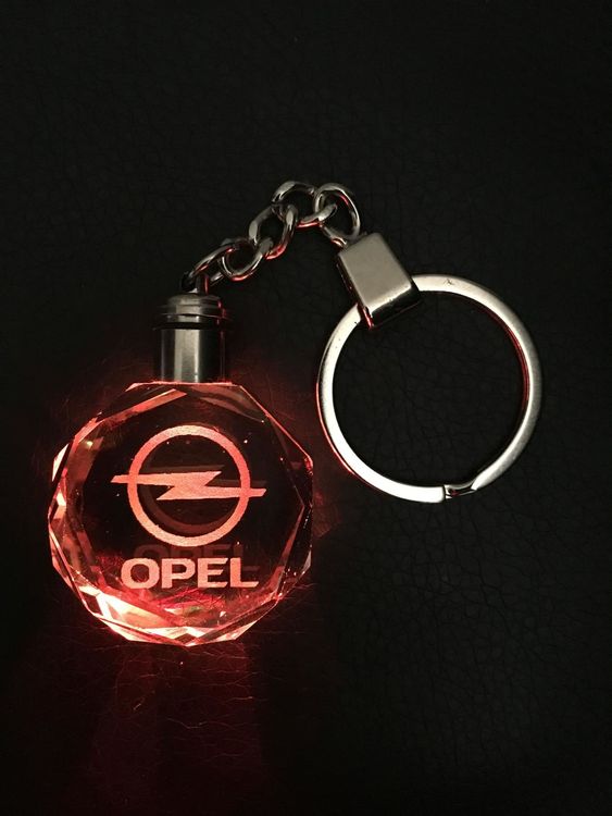 LED-Schlüsselanhänger mit Auto-Logo