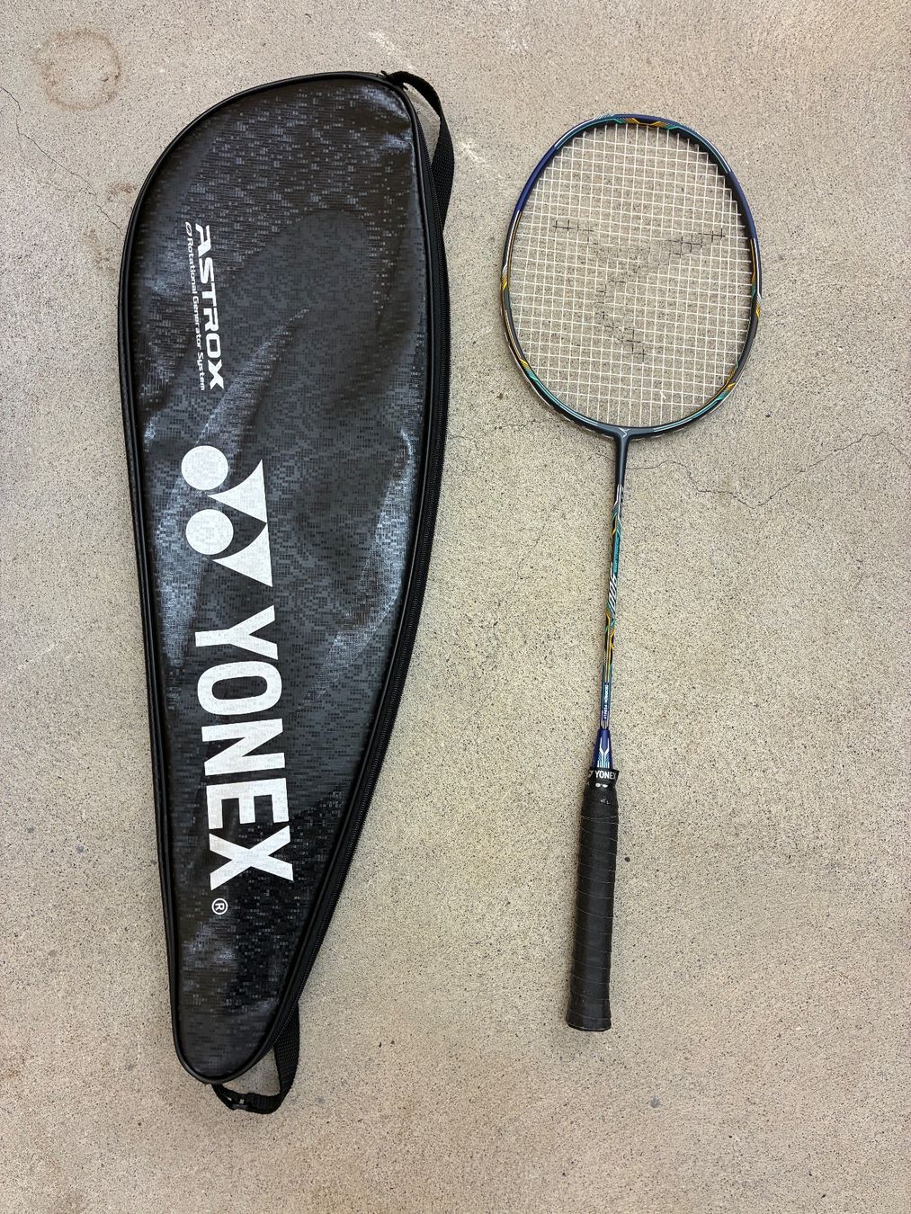 Schläger: Badmintonschläger Perfly + Hülle – Gebraucht aus Zürich von leGrenat