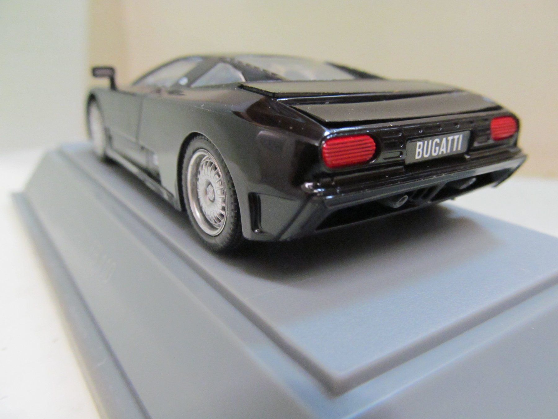 Bugatti Modellautos: BUGATTI  EB 110  REVEL  1:43    SCHWARZ – Neu und originalverpackt aus Grueningen von malamut56 1