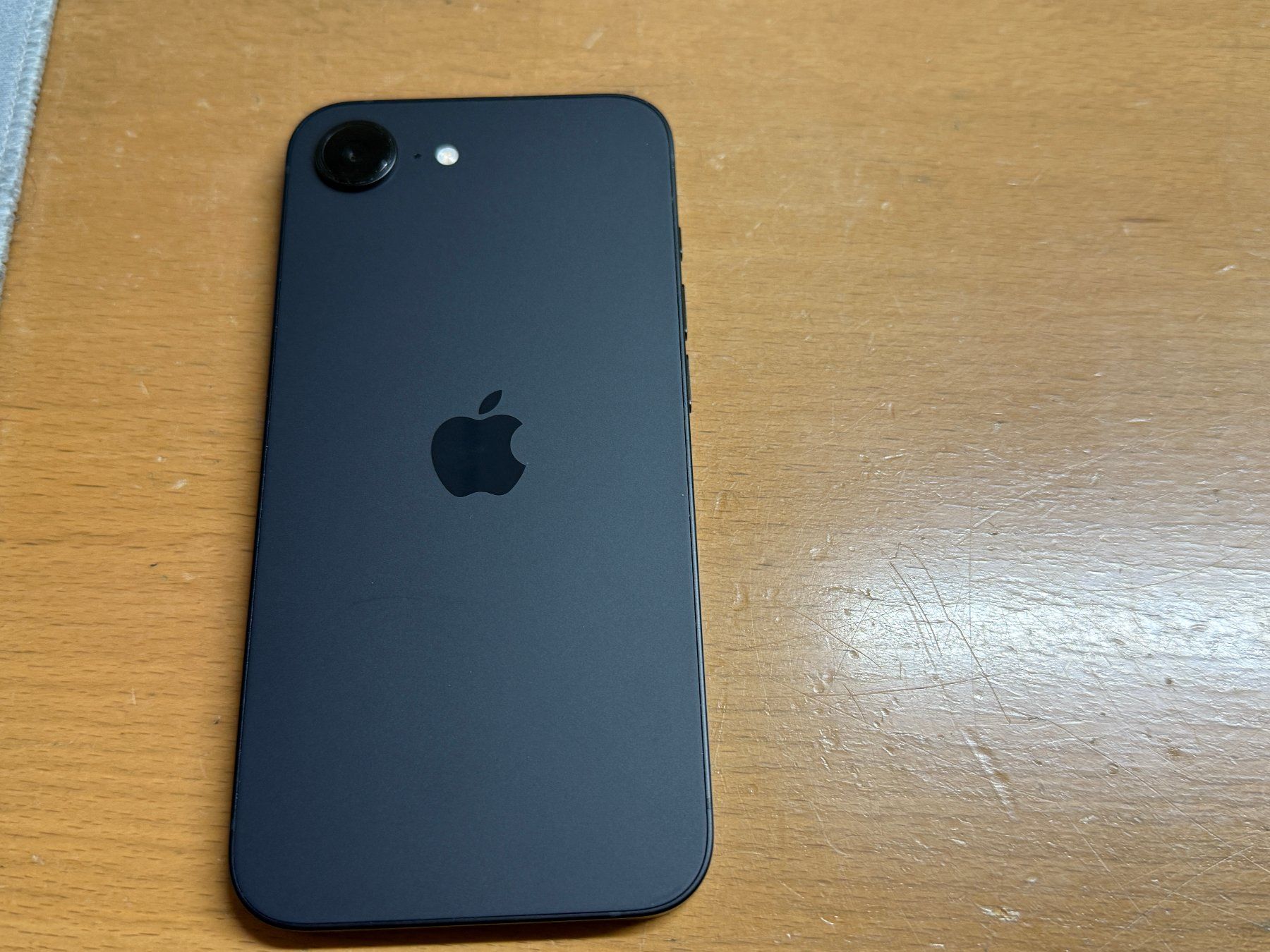 Apple Handys / Smartphones: Iphone 16E 128Gb – Gebraucht aus Au SG von bah_6f5w 1