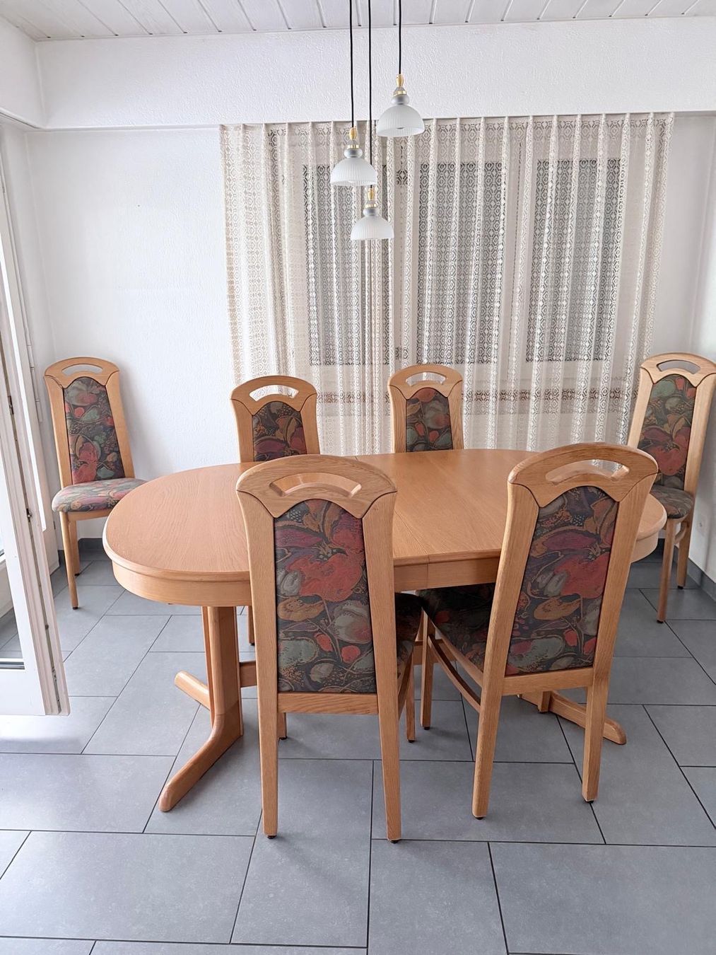 Tavoli: Table à manger avec 6 chaises – Usato da Ecublens VD venduto da axe_2b9x