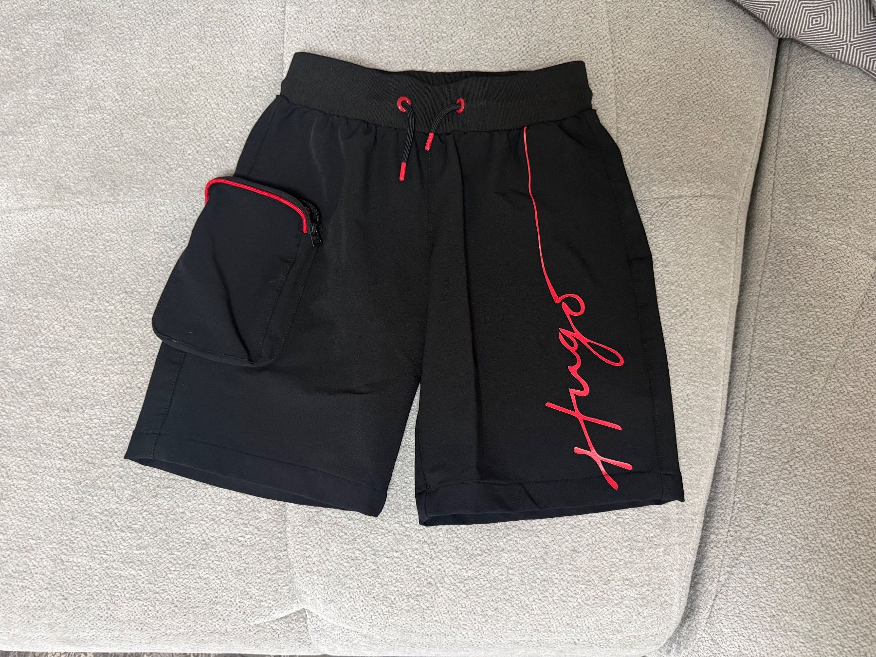 Hugo Boss Pantaloni: Hugo Boss Short Gr. 126 – Usato da Uetikon am See venduto da Fraufox1