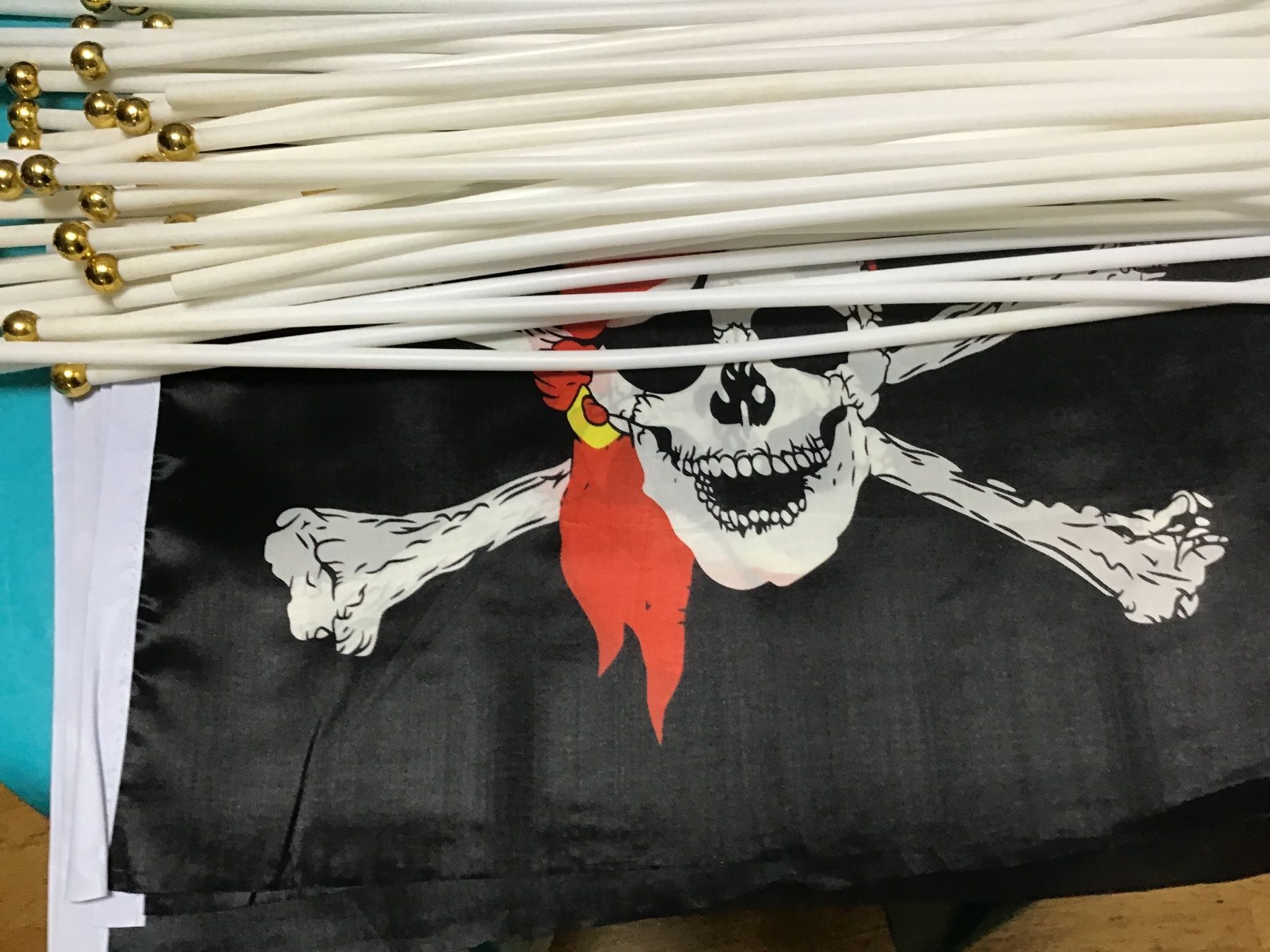 Drapeaux: 47 mini drapeaux tête de mort avec bâtons – Neuf avec emballage d'origine à Lausanne par topthai 2