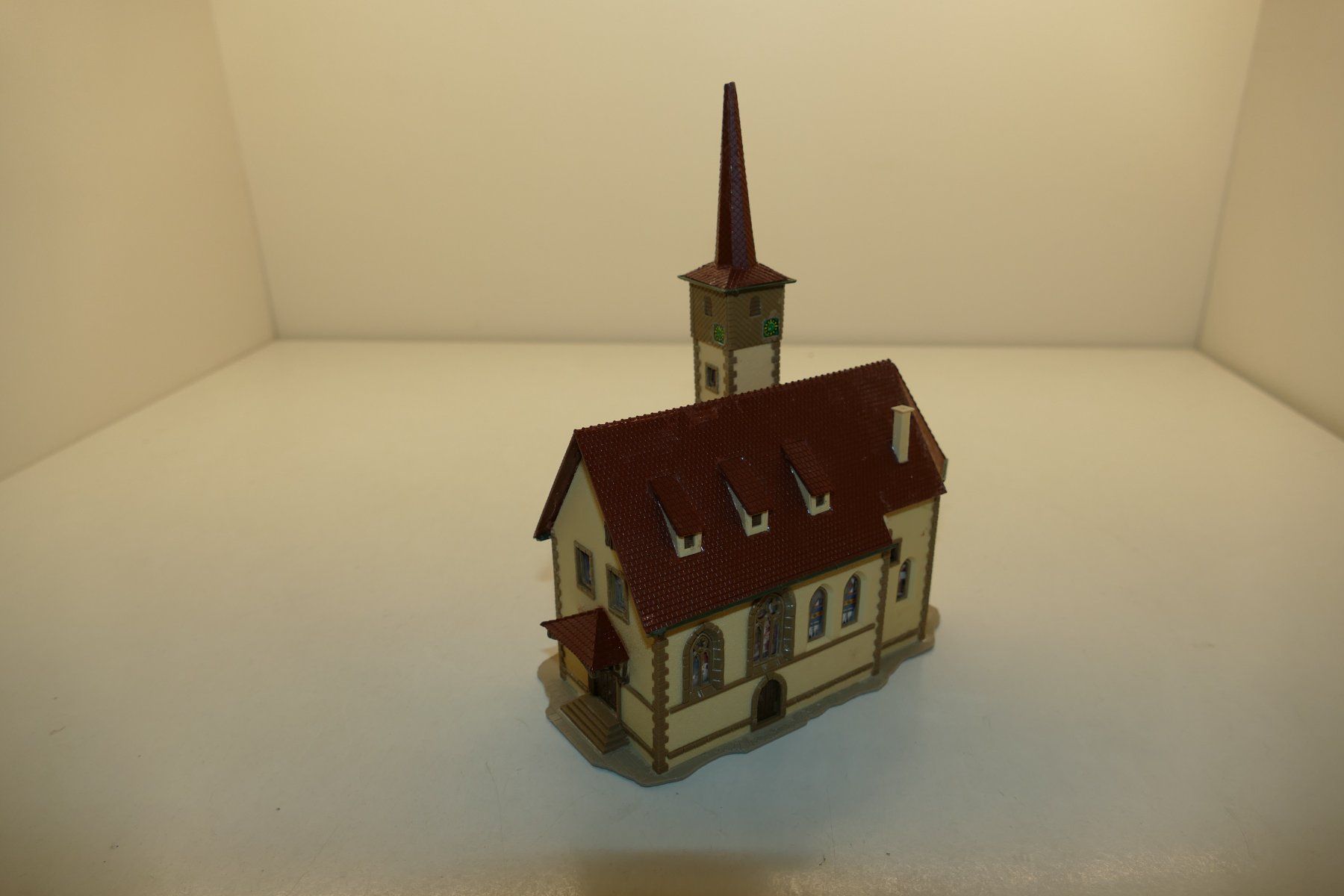 Vollmer Modellini di ferrovie: Vollmer N: Kirche Ditzingen – Usato da Niederhasli venduto da rail-duerst 3