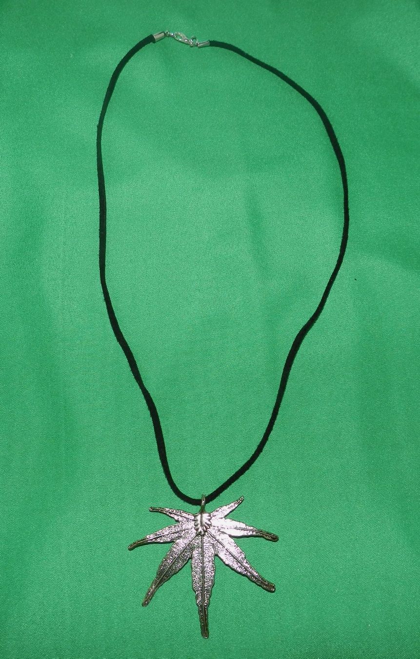 Catenine: Halskette mit Anhänger, Modeschmuck – Nuovo (secondo la descrizione) da Zürich venduto da hpr_3029 1