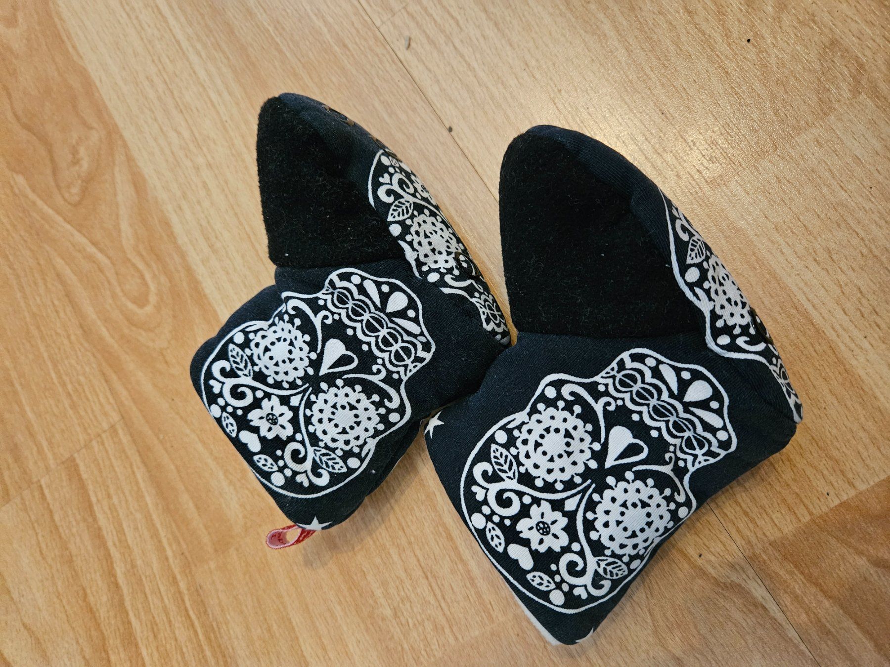 Scarpe per ragazzi: Babyschuhe mit Totenkopf – Usato da Buchs AG venduto da Naila.Keinath 1