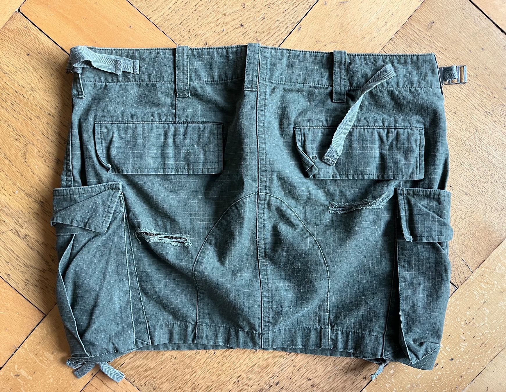 Balmain Gonne: BALMAIN, mini jupe, militaire – Usato da Genève venduto da dachaw 1
