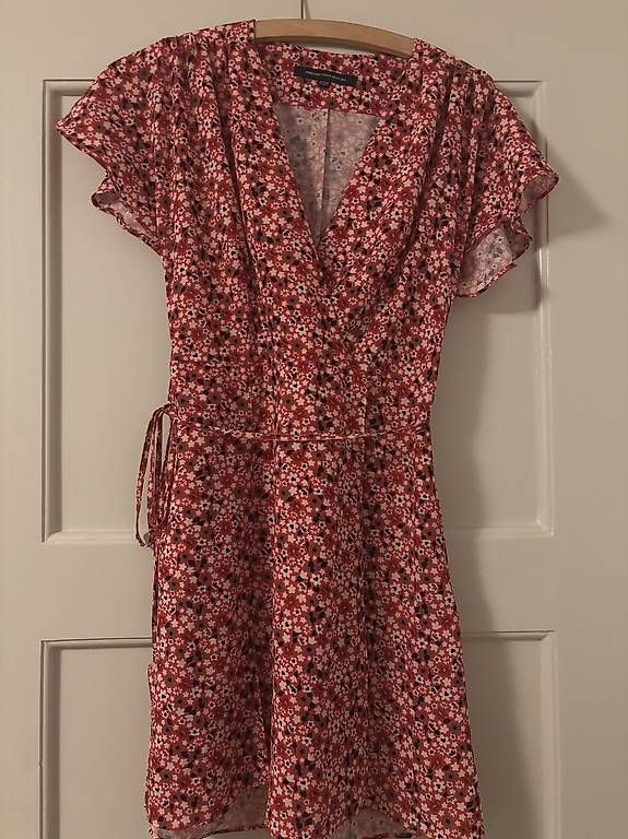Kleider: Rotes Sommerkleid mit Blumenmuster, Grösse XS – Gebraucht aus Bern von saeruhb