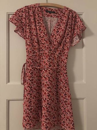 Rotes Sommerkleid mit Blumenmuster, Grösse XS
