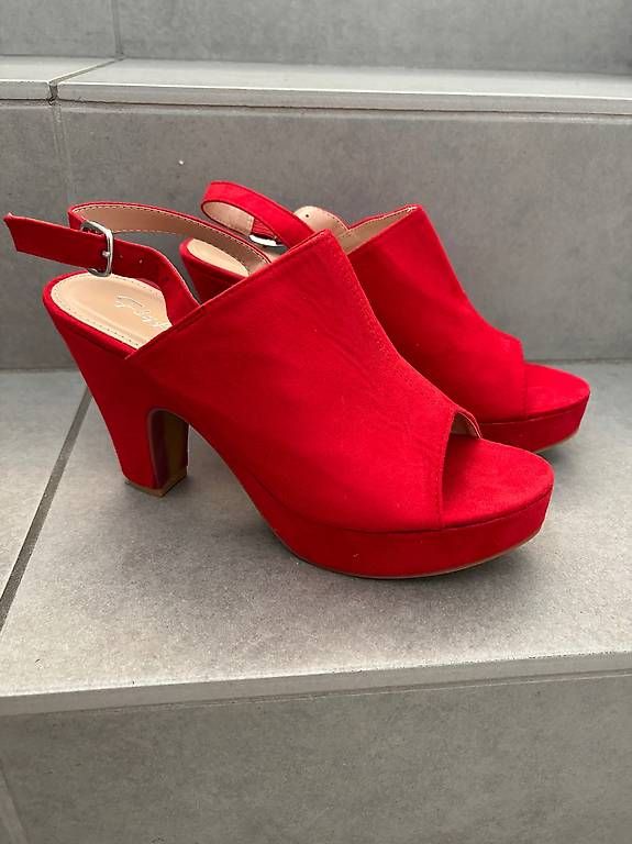 Scarpe da donna: Sandales compensées rouges neuves T 40 – Usato da Confignon venduto da MVAR