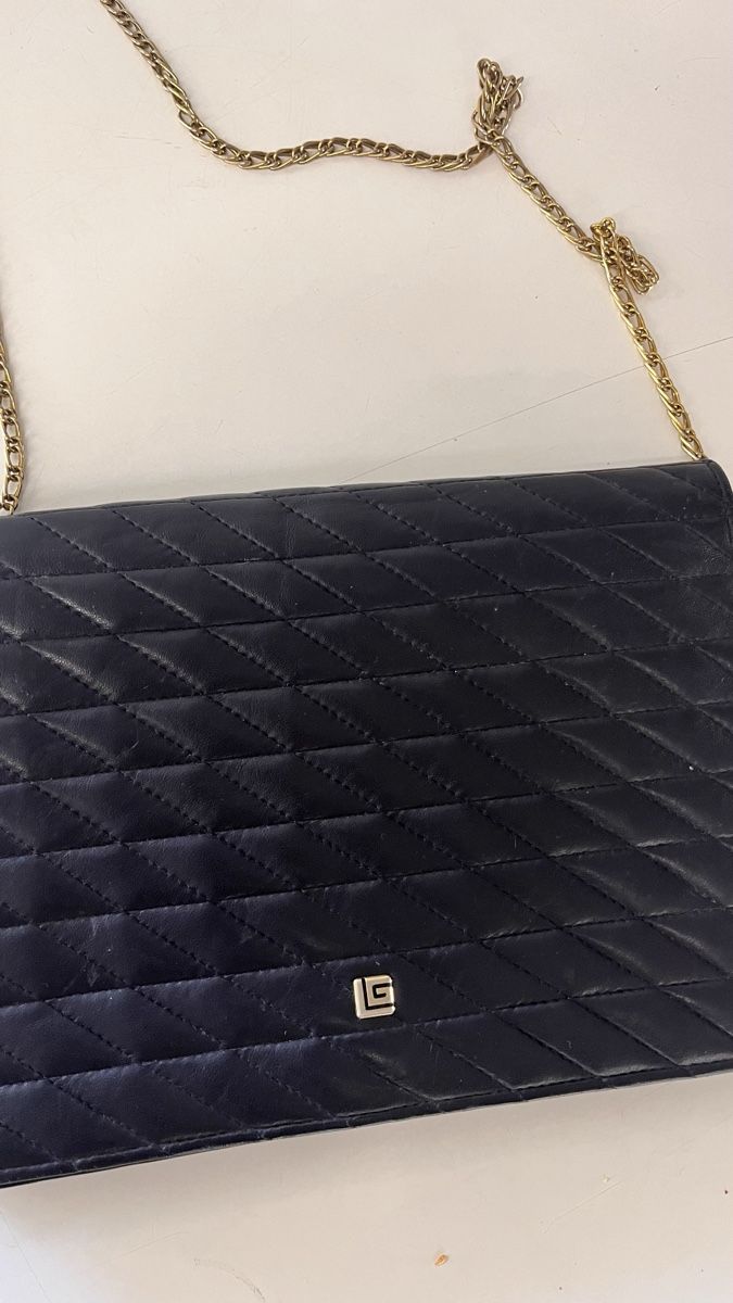Taschen für Damen: Borsa Guy Laroche a tracolla blu trapuntata con catena – Gebraucht aus Lugano von yul_fhg2 3