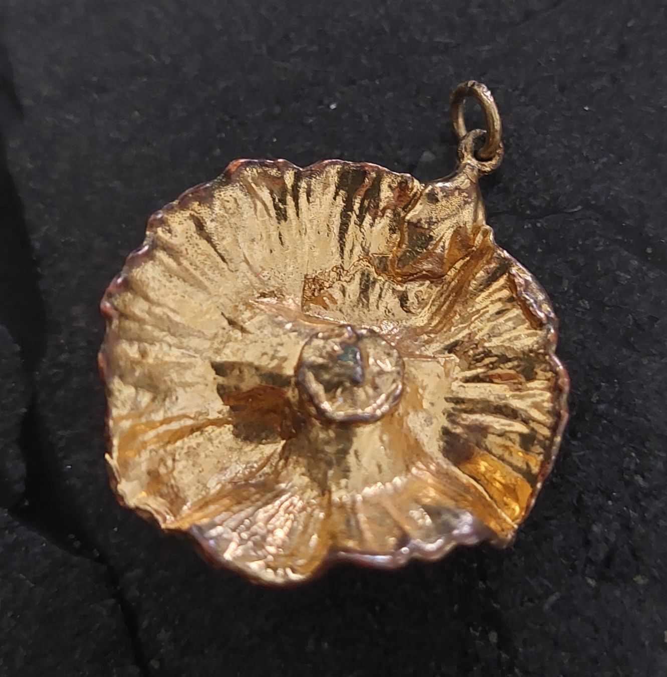 Ciondoli: Pendentif doré – Usato da Tschugg venduto da uldrypr