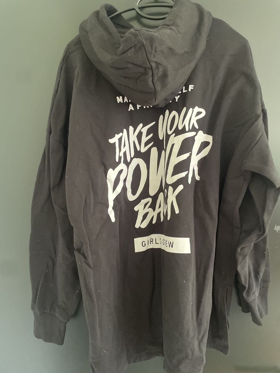 Maglioni & Felpe: Hoodie schwarz Gr. L – Usato da St. Niklausen LU venduto da car_2562 1